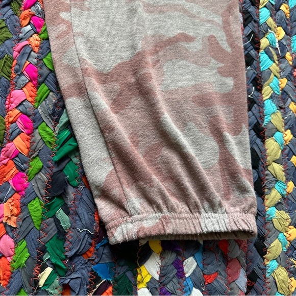 Penn State Nittany Lions Pink Gray Camo Joggers Sweatpants Women’s Size Large - Picture 8 of 16